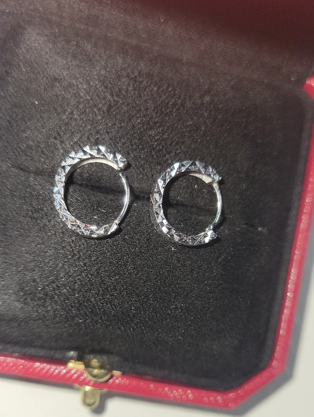 18 KT White Gold Diamond Cut Infinity Earrings